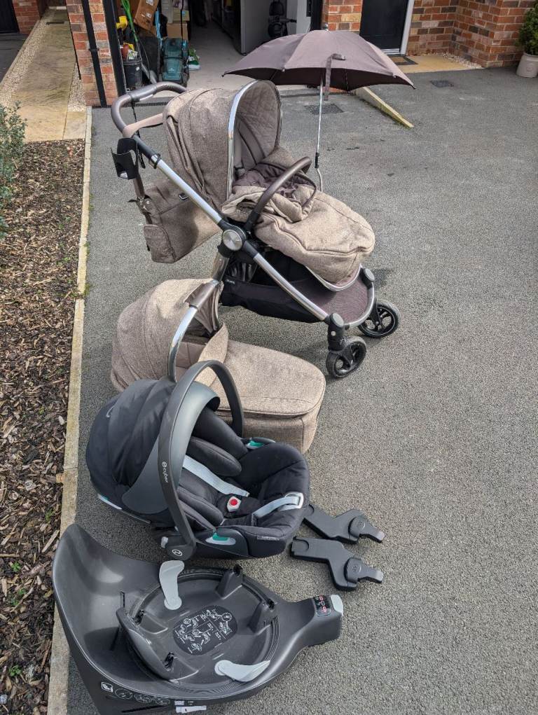 Mamas & Papas Ocarro 9 Piece Pram Set in Walnut