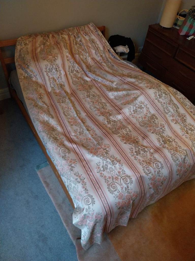 image for Classic floral pattern, long, pencil pleat