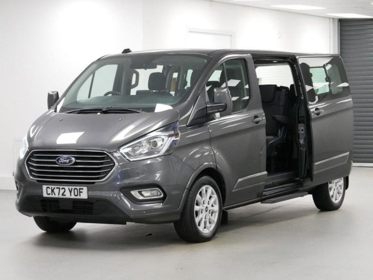 72 TOURNEO CUSTOM 320 2.0 EBL 130 BHP L2 LONG TITANIUM AUTO 9 SEATER ( SAT NAV )
