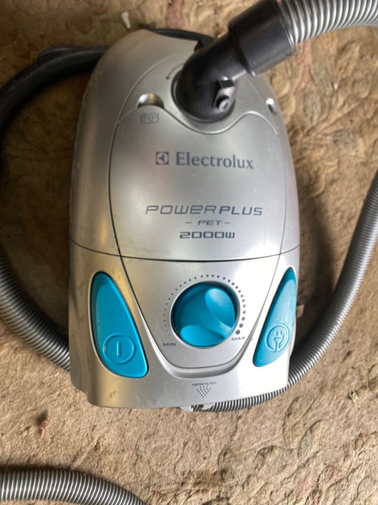 Electrolux POWERPLUS PET 2000W Cylinder Vacuum Cleaner