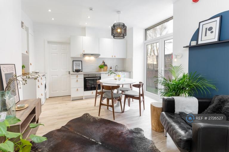 3 bedroom flat in Pendlebury, Swinton, M27 (3 bed) (#2726527)