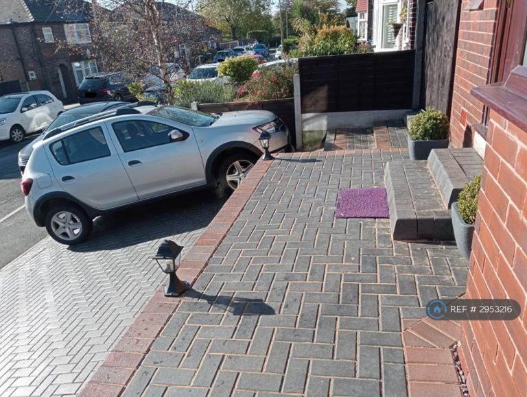 3 bedroom house in Hallwood Avenue, Salford, M6 (3 bed) (#2953216)