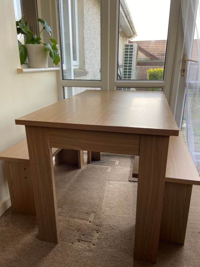 Table + 2 Benches
