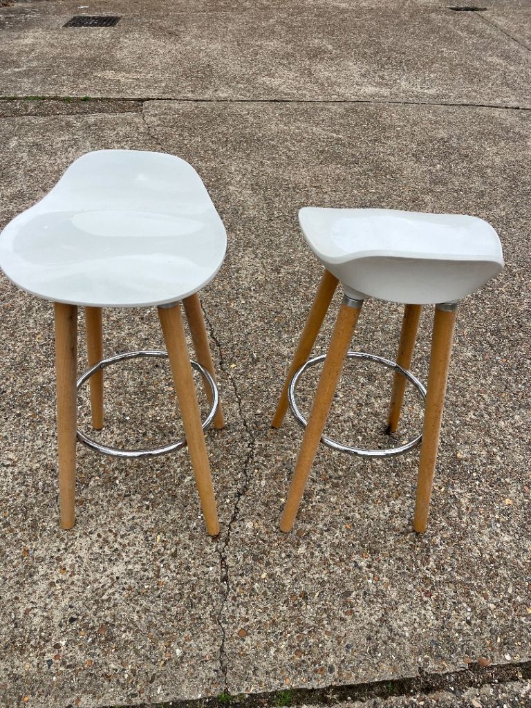 Breakfast: Bar stools