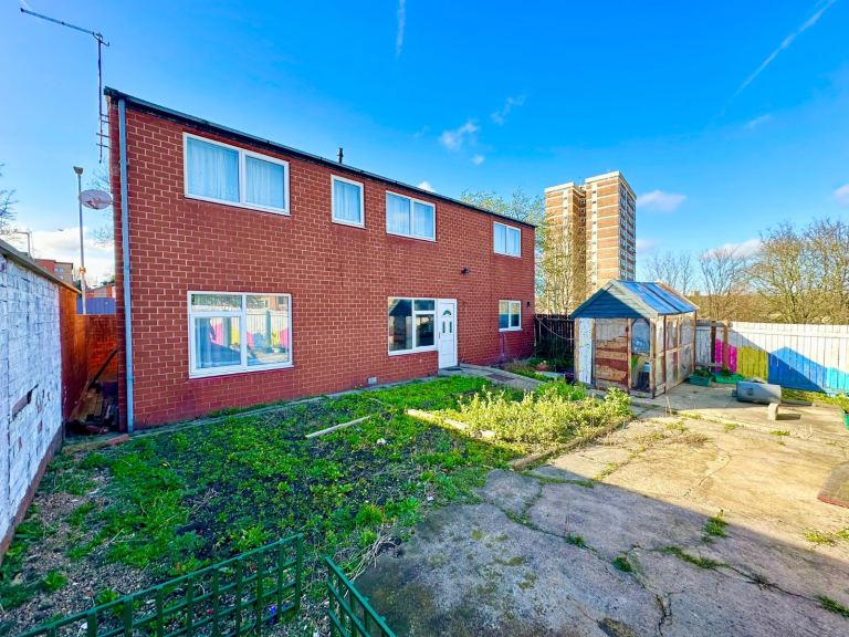 4 Bed Detached To Let - LS2 