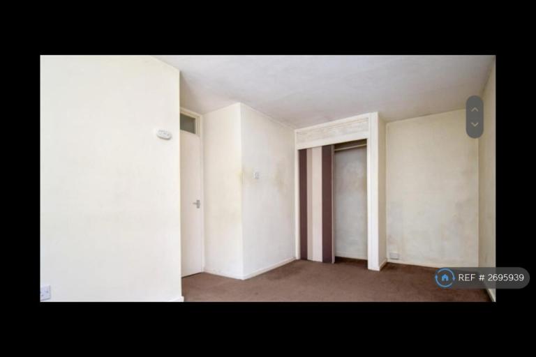 3 bedroom house in Holyrood Walk, Corby, NN18 (3 bed) (#2695939)