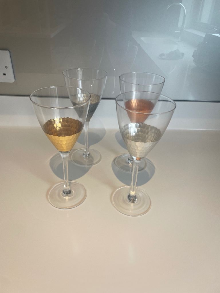 Set of 4 Decorative Drinking Glasses – Gold, Silver, Rose Gold Accents