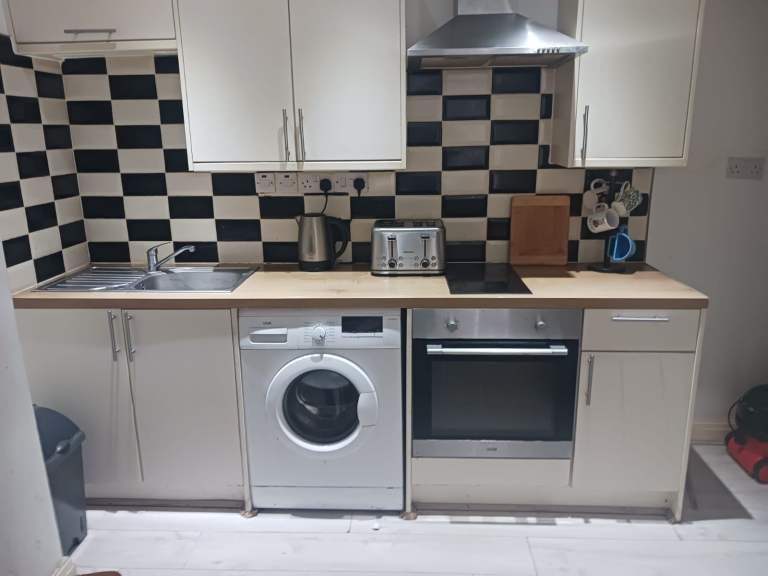 One-Bedroom Flat for Rent – £650 PCM - Offerton, Stockport, Manchester SK1 4JG