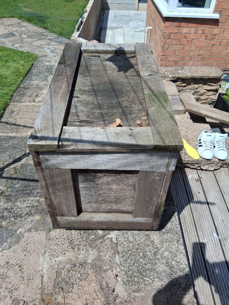 Wooden box/crate