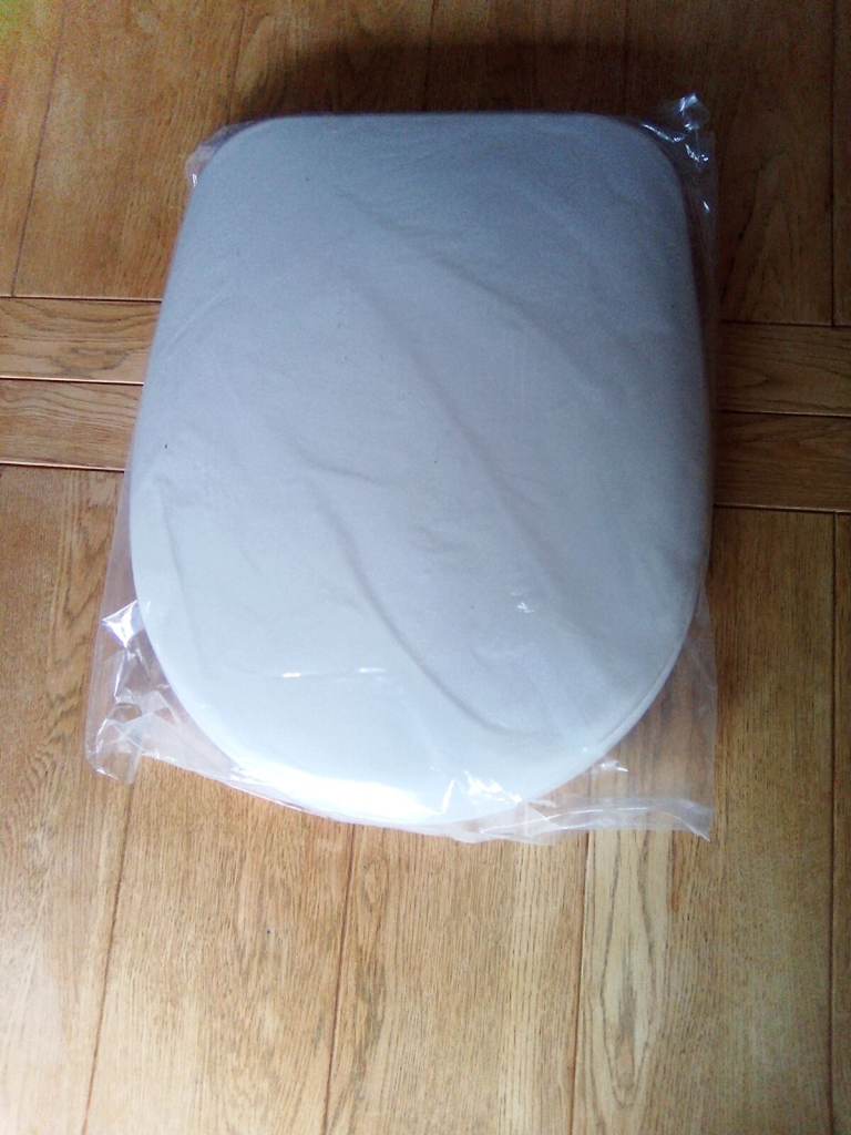 Toilet seat, white, sealed, unopened