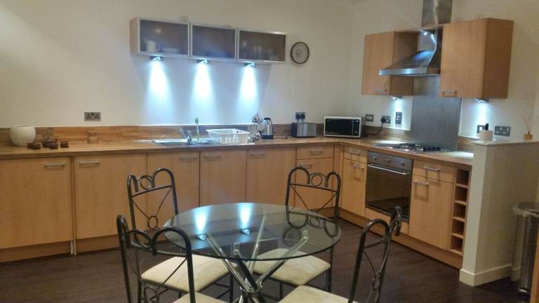 Modern One-Bedroom with Seperate Study/Office – Glasgow City Centre G14PD (Available from 20 May)