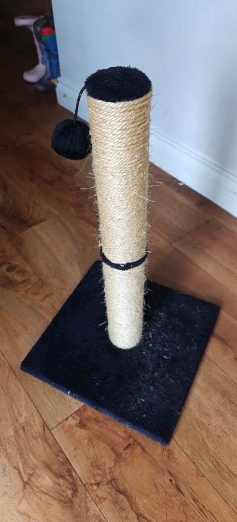 Cat scratching post - Barely used 
