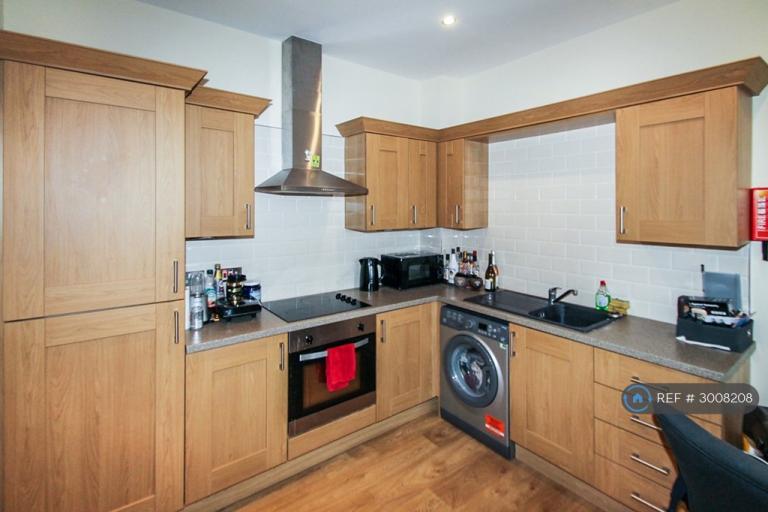 2 bedroom flat in Richardshaw Lane, Pudsey, LS28 (2 bed) (#3008208)