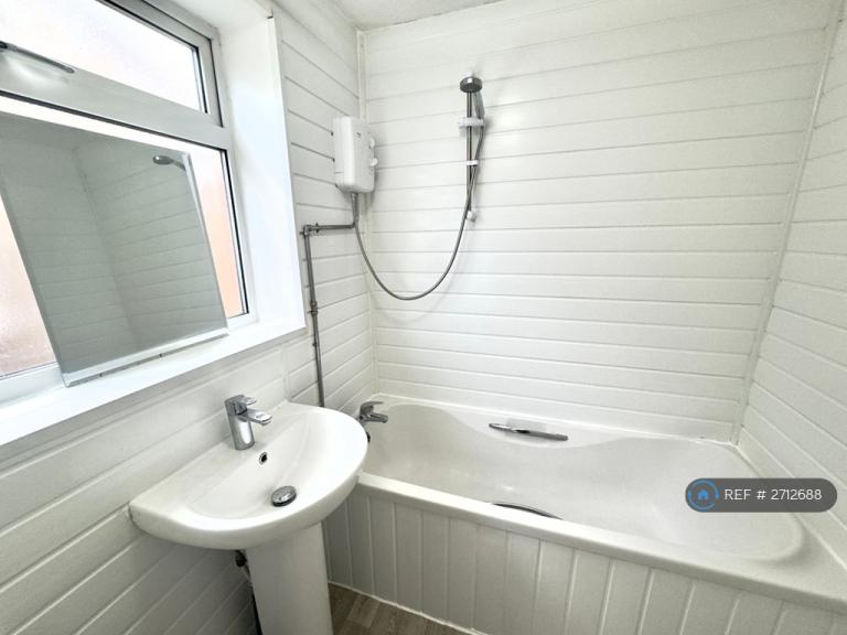 2 bedroom flat in Balmoral Grove, Hucknall, Nottingham, NG15 (2 bed) (#2712688)