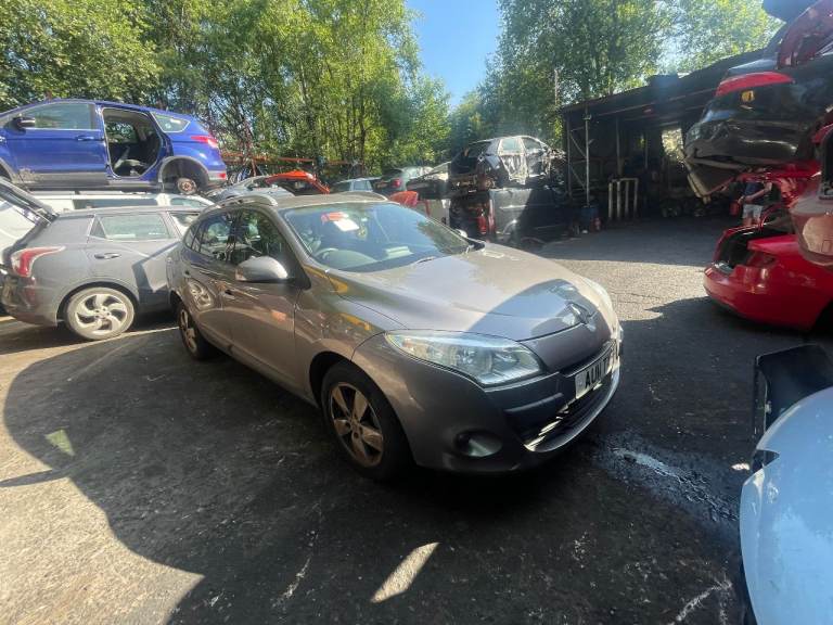 Renault Megane Dynamic 2011 Auto 1.5 Diesel K9K837 Breaking for parts