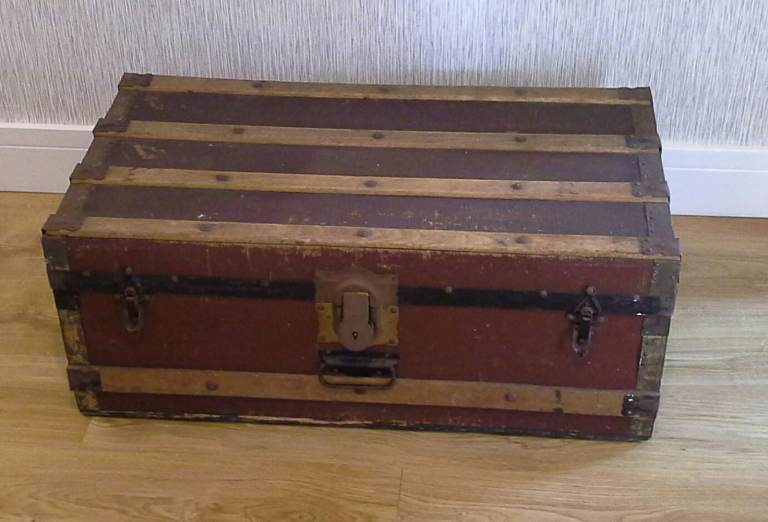 Vintage:  CABIN TRUNK/STORAGE CHEST