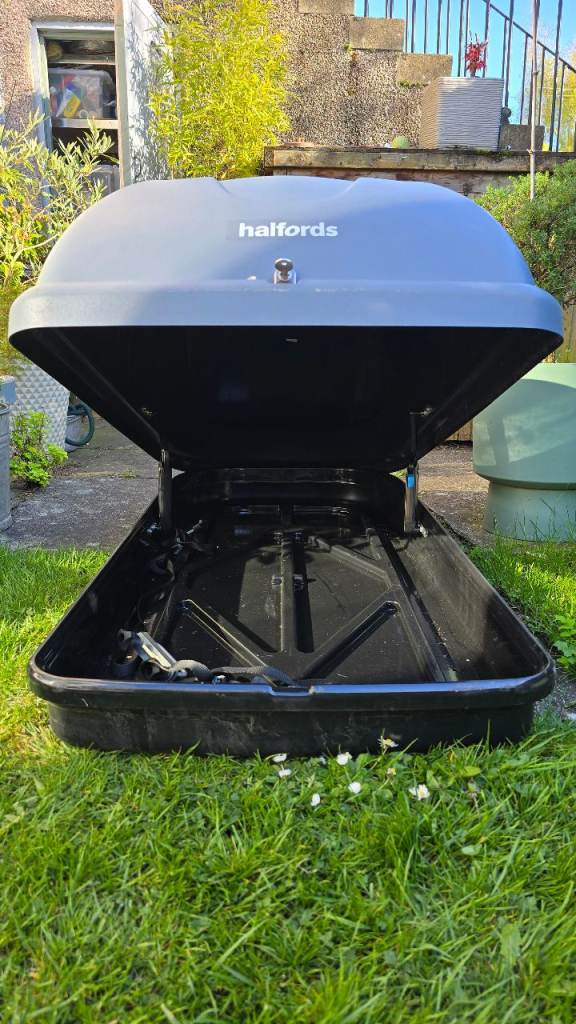 Halfords Roof Box 250L
