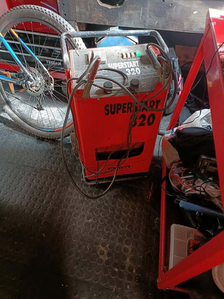 Superstart 320 Battery Charger/Jump Starter – Good Condition