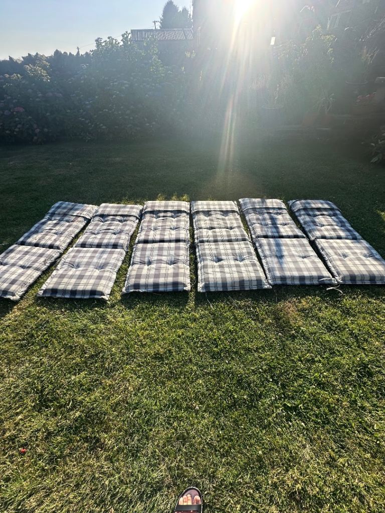 Set of 6 garden cushions