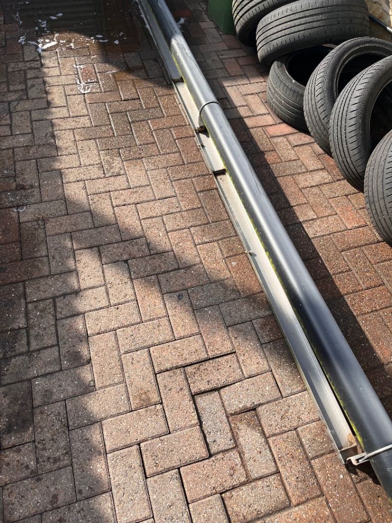 Roof tube with mount