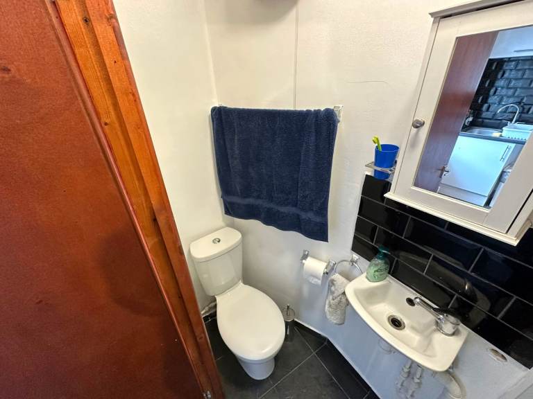 Studio flat - Highfield - BILLS INC - Available NOW