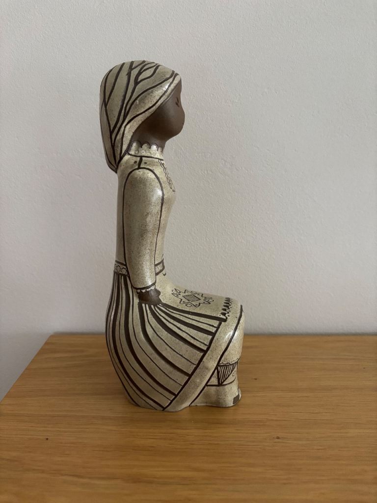 Lady figurine ornament 