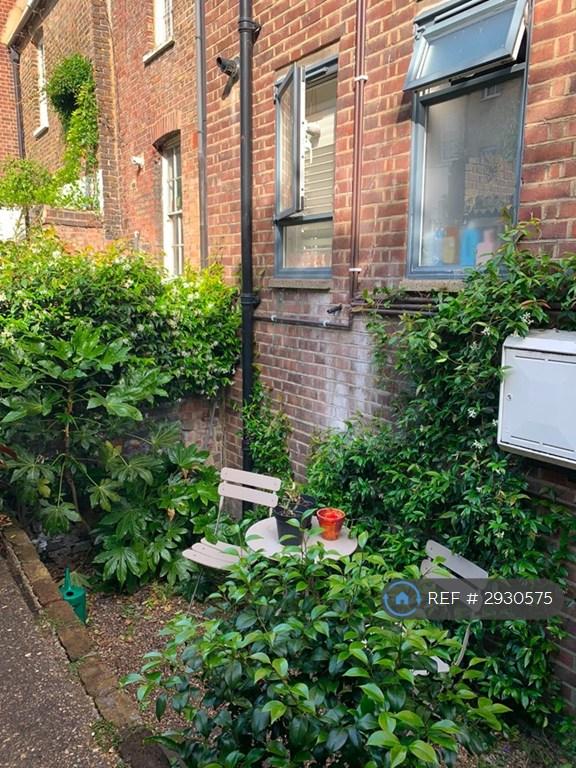 Studio flat in Wynyatt Street, London, EC1V (#2930575)