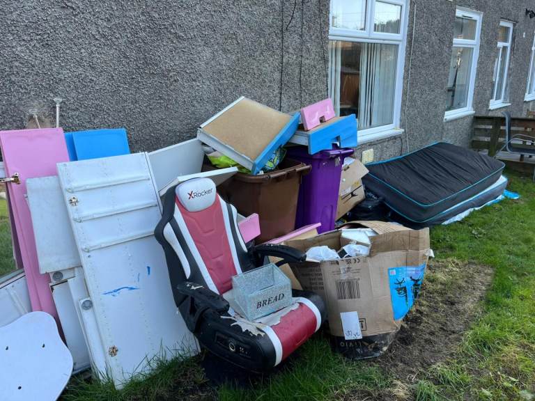 RELIABLE RUBBISH REMOVAL - HOUSE/GARAGE/GARDEN CLEARANCE - BINS EMPTIED - COUCH/MATTRESS UPLIFT