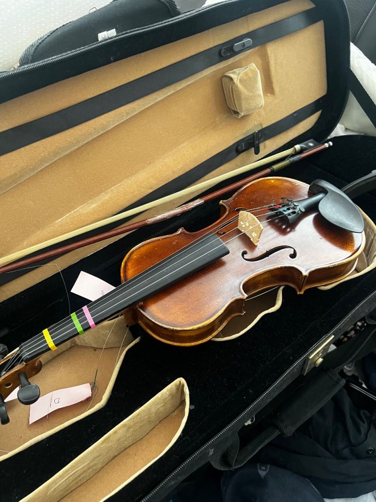 Violin with Bow and Hard Case – Good Condition