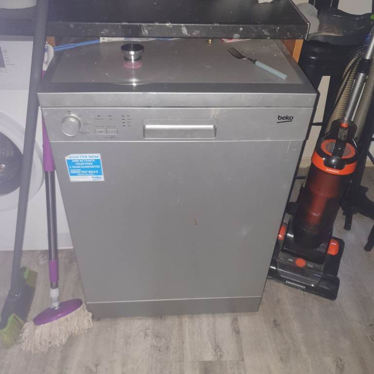*Never been used* Beko silver freestanding dishwasher