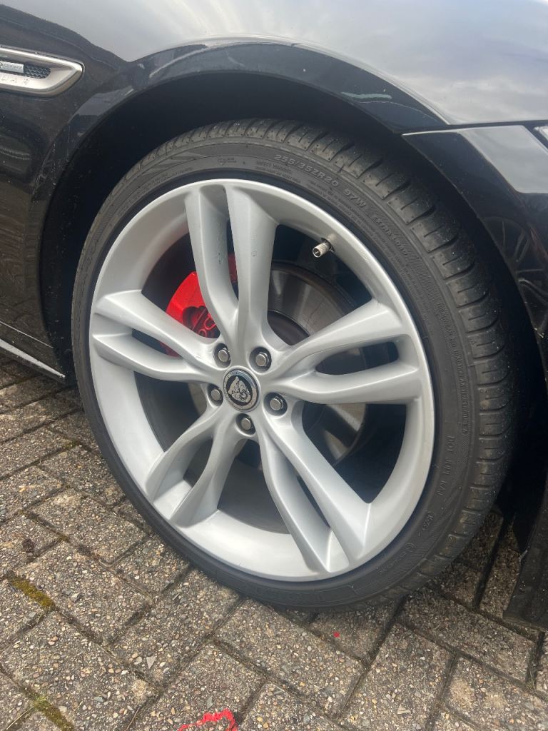 20” Jaguar XF alloy wheels & tyres