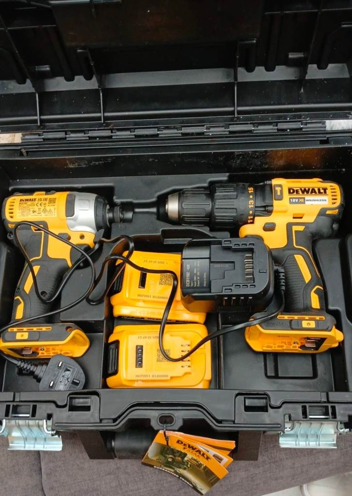 DEWALT 18V Brushless Cordless Combi Drill and Impact Driver 