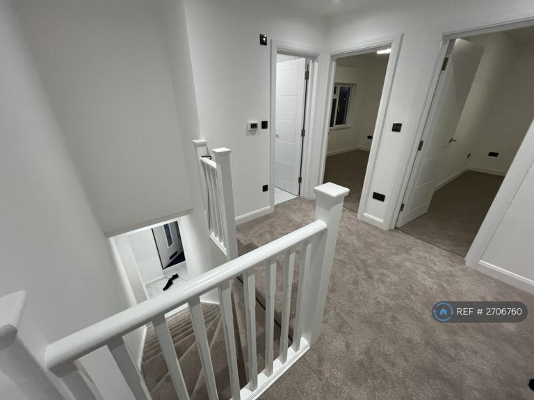 3 bedroom flat in Long Lane, Croydon, CR0 (3 bed) (#2706760)