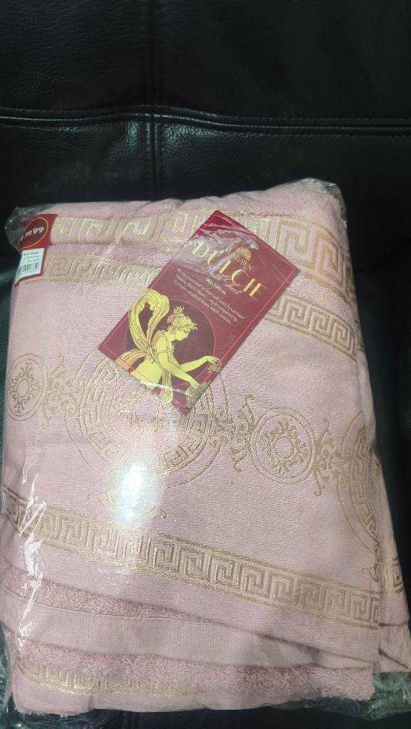 Pack of X3 Jumbo XL Bath Sheets, Pink and Gold, New With Tags 