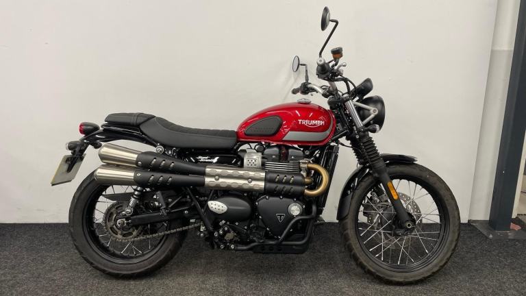 TRIUMPH STREET SCRAMBLER ** 12 MONTH MOT - RADIATOR GUARD - 2 KEYS ** 