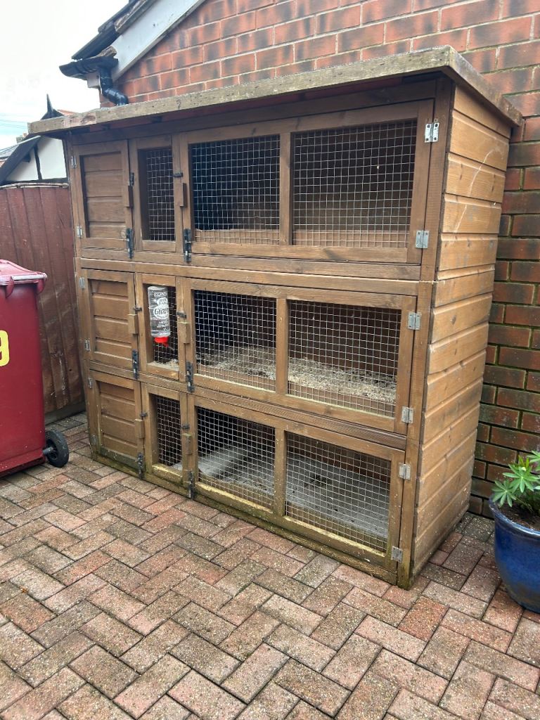 Block rabbit hutch - 3 teir 