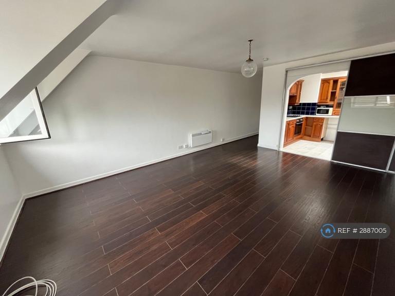 1 bedroom flat in High Street, Hanham, BS15 (1 bed) (#2887005)