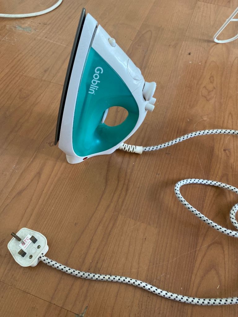 Goblin Steam Iron - White and Teal, Good Condition