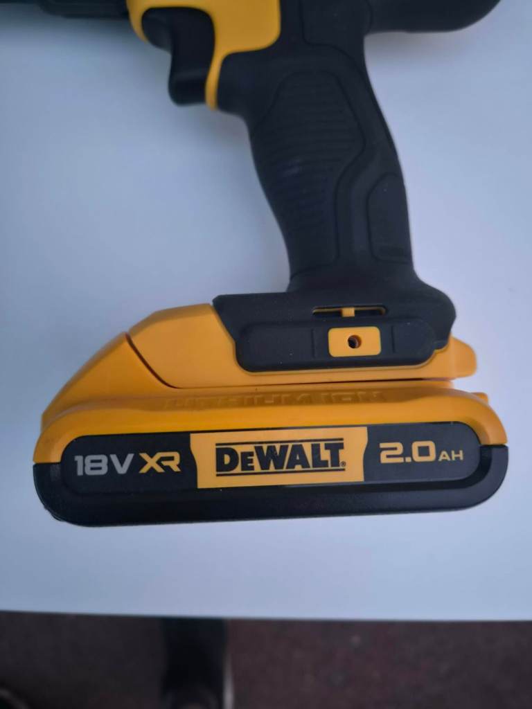 DEWALT 18V XR Cordless Drill Driver Kit with Charger and Case