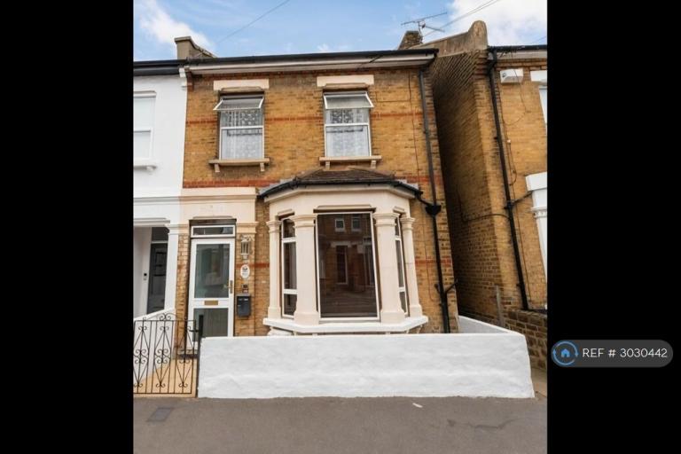 3 bedroom house in Napier Avenue, Southend-On-Sea, SS1 (3 bed) (#3030442)