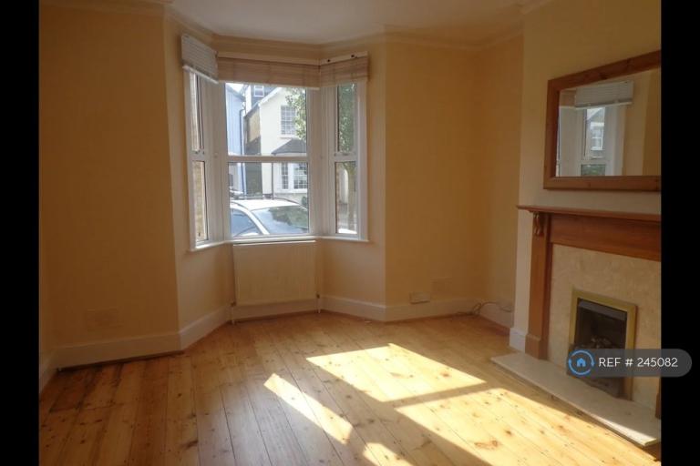 1 bedroom flat in Kings Road, Kingston Upon Thames, KT2 (1 bed) (#245082)