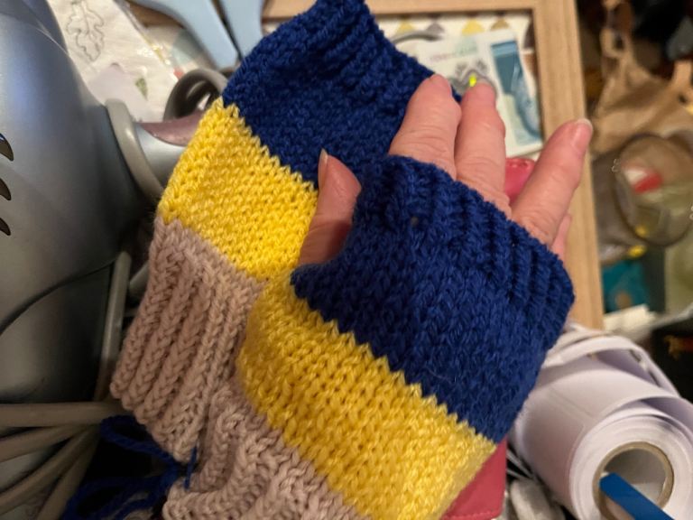 image for B/new HandKnitted Fingerless Gloves 