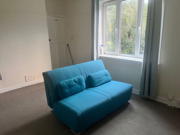 Room available in a flat