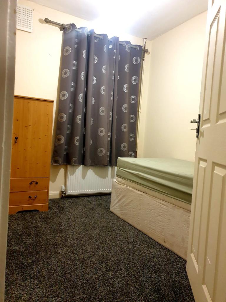 Single and double rooms to rent