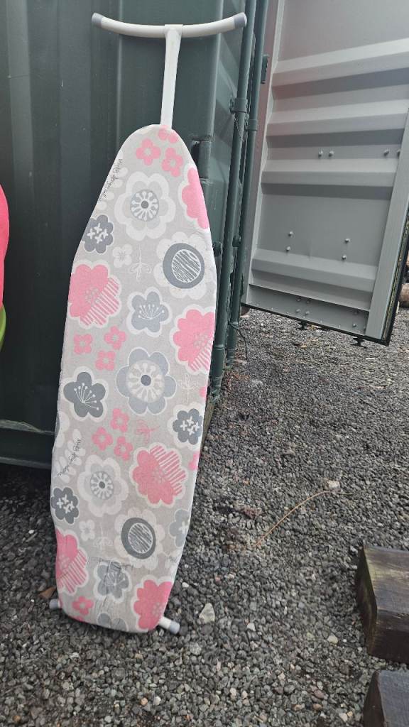 Ironing board 
