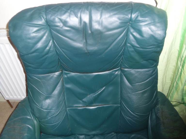 RECLINING / SWIVELL LEATHER Stressless Chair USEABLE BUT SPARES OR REPAIR + Foot stool