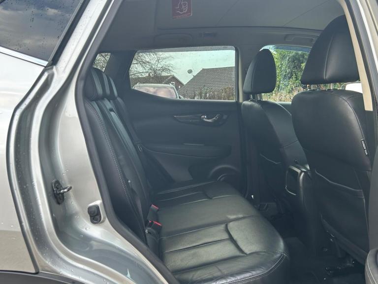 2014 Nissan Qashqai 1.6 dCi Tekna 5dr Xtronic HATCHBACK DIESEL Automatic