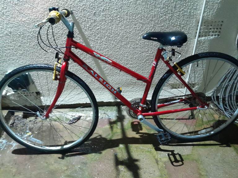 Lades Vintage Raleigh Road Bike .