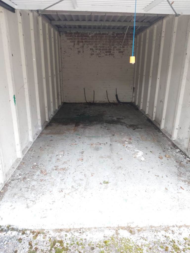 LOCK UP GARAGE TO LET IN BROOKVALE VILLAGE  B23