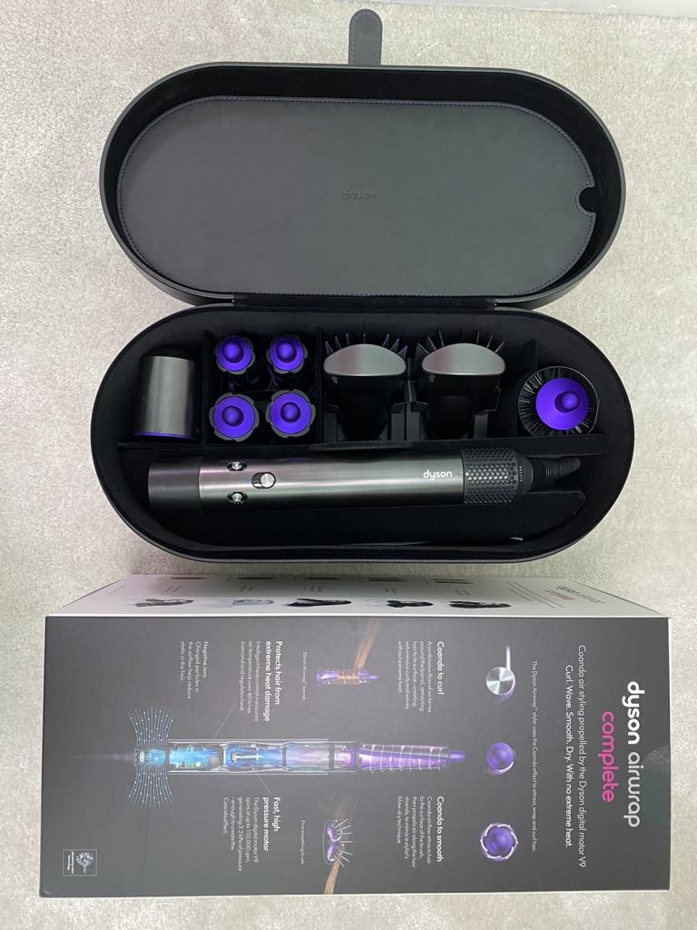 HS01 Dyson Airwrap in Black and Purple